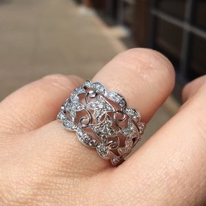 14k white gold vintage style diamond band
